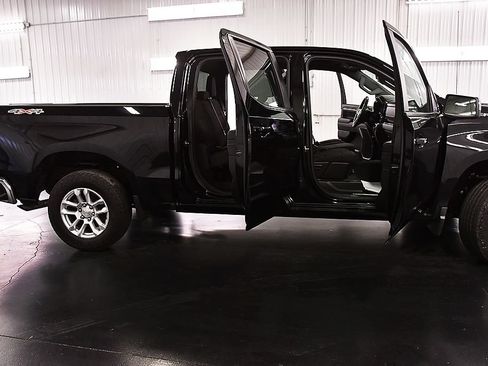 Used 2023 Chevrolet Silverado 1500 LT AWD/4WD image 30