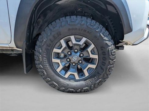Used 2022 Toyota Tacoma TRD Off-Road AWD/4WD image 21