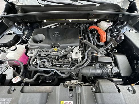 Used 2022 Toyota Venza XLE image 24