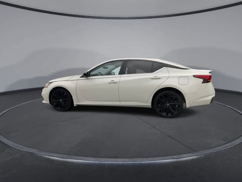 Used 2022 Nissan Altima 2.5 SR w/ Midnight Edition Package image 5
