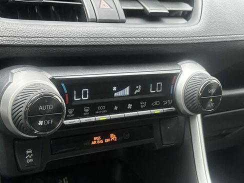 Used 2025 Toyota RAV4 XLE AWD/4WD image 27