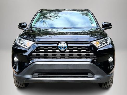 Used 2021 Toyota RAV4 XLE Premium image 3