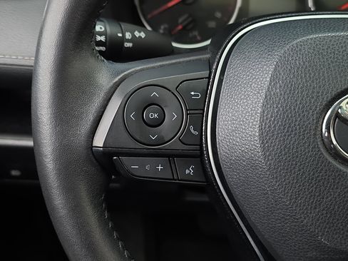 Used 2021 Toyota RAV4 XLE Premium image 18