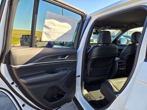 New 2025 Jeep Grand Cherokee Limited image 26