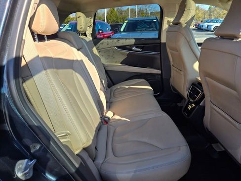 Used 2022 Lincoln Nautilus Reserve image 10