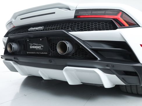 Used 2023 Lamborghini Huracan EVO image 15