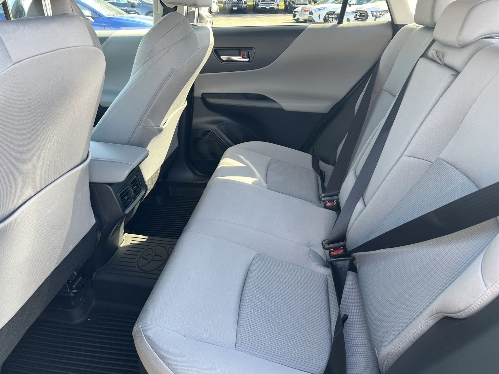Used 2023 Toyota Venza LE AWD/4WD image 25