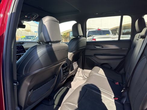 New 2025 Jeep Grand Cherokee Altitude image 19