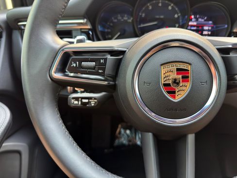 Used 2025 Porsche Macan AWD/4WD image 22