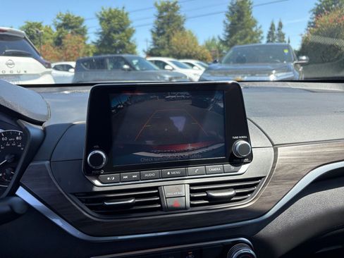 Used 2025 Nissan Altima 2.5 SV image 24