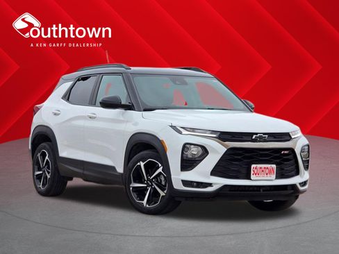 Used 2022 Chevrolet TrailBlazer RS w/ Technology Package FWD image 1