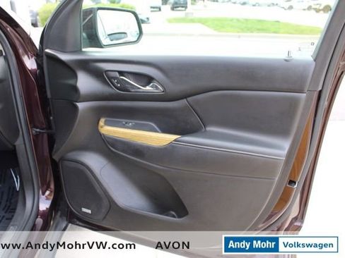 Used 2017 GMC Acadia Denali AWD/4WD image 19