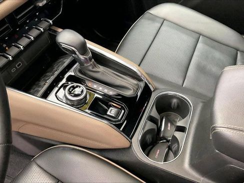 Used 2023 GMC Canyon Denali image 16