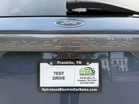 Used 2021 Ford Explorer XLT w/ Equipment Group 202A RWD image 3