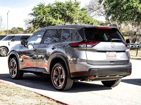 Used 2024 Nissan Rogue SV image 7