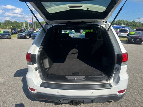 Used 2021 Jeep Grand Cherokee Laredo RWD image 10