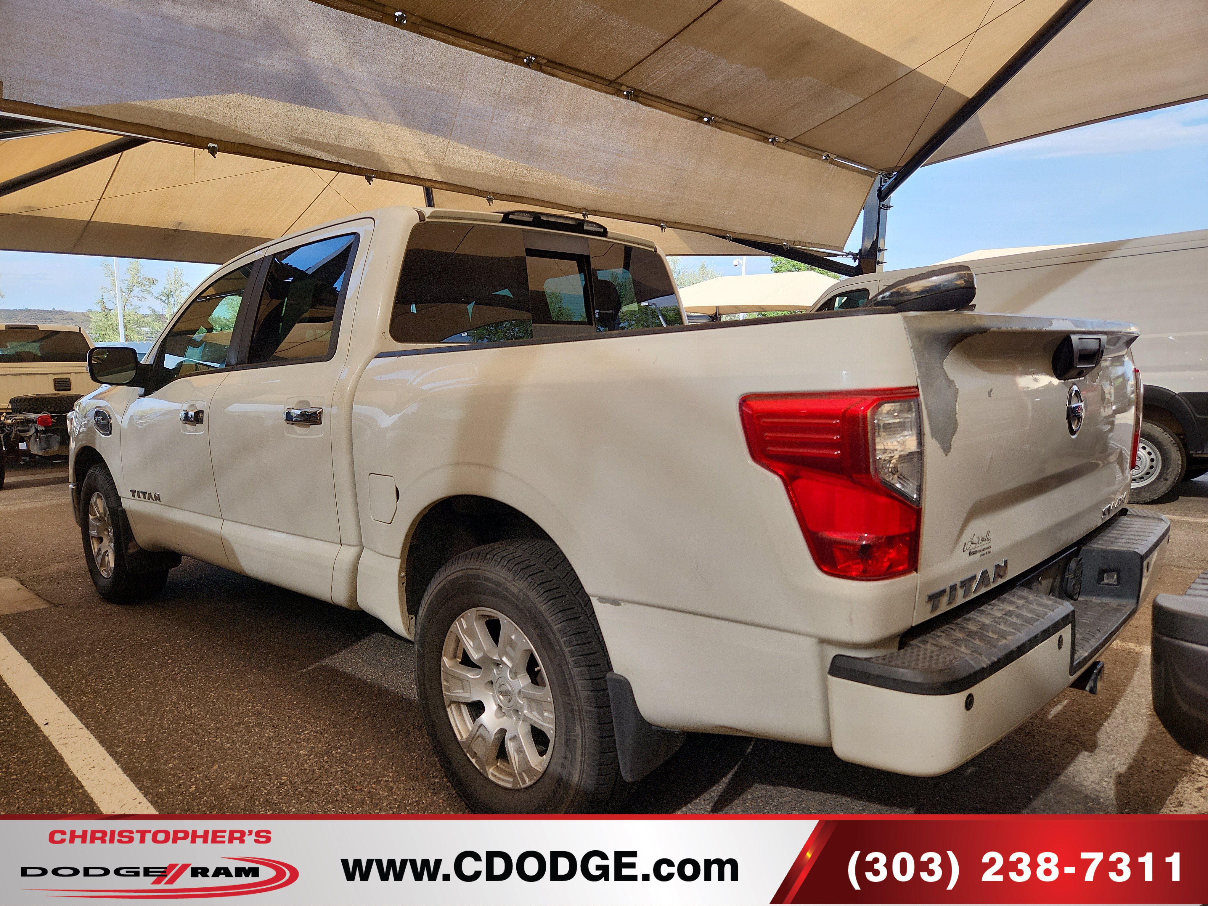 Used 2017 Nissan Titan SV AWD/4WD image 5