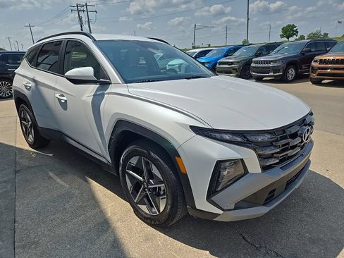 Used 2025 Hyundai Tucson SEL FWD image 14