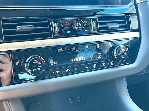 New 2026 Nissan Pathfinder SL FWD image 24