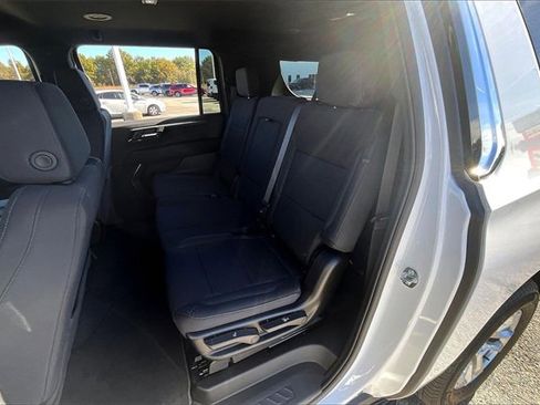 New 2026 Chevrolet Suburban LS image 10