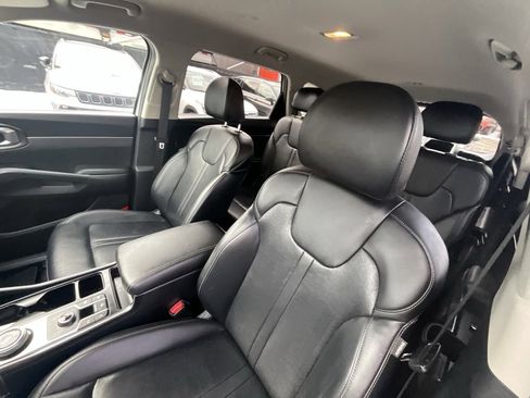 Used 2023 Kia Sorento EX image 9