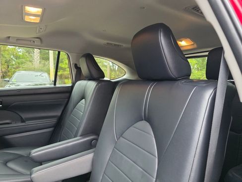Certified 2024 Toyota Highlander XLE image 23