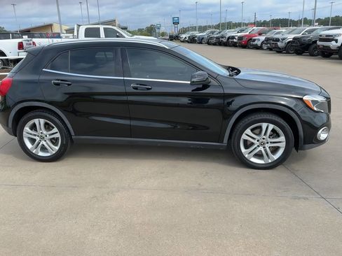 Used 2018 Mercedes-Benz GLA 250 4MATIC image 2