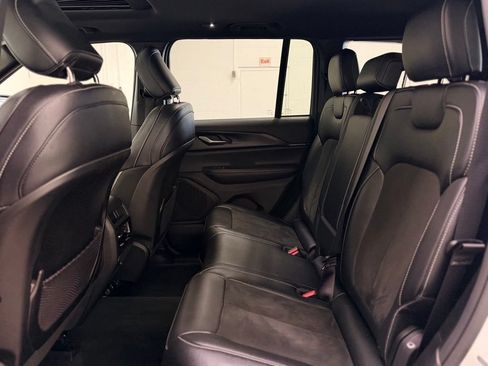 Used 2023 Jeep Grand Cherokee Altitude AWD/4WD image 24