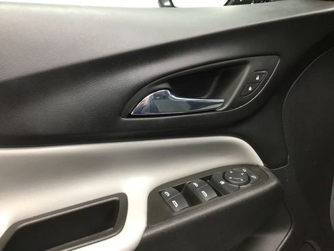 Used 2023 Chevrolet Equinox LS AWD/4WD image 7