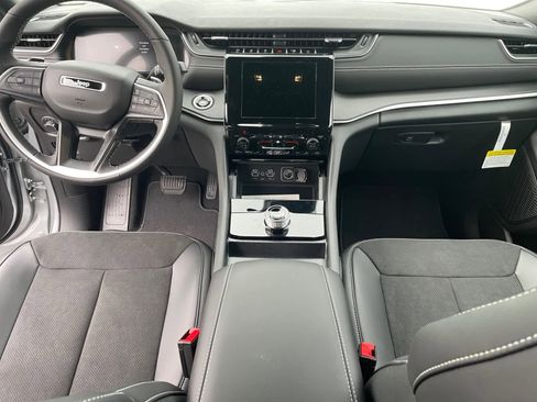 New 2025 Jeep Grand Cherokee L Altitude image 11