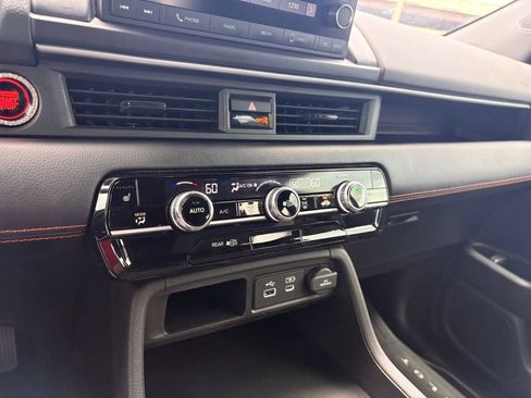 Used 2025 Honda Pilot Sport image 18