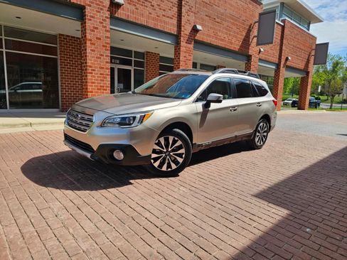 Used 2017 Subaru Outback 2.5i Limited AWD/4WD image 3