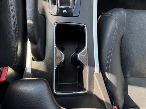 Used 2015 Honda Accord Touring image 17