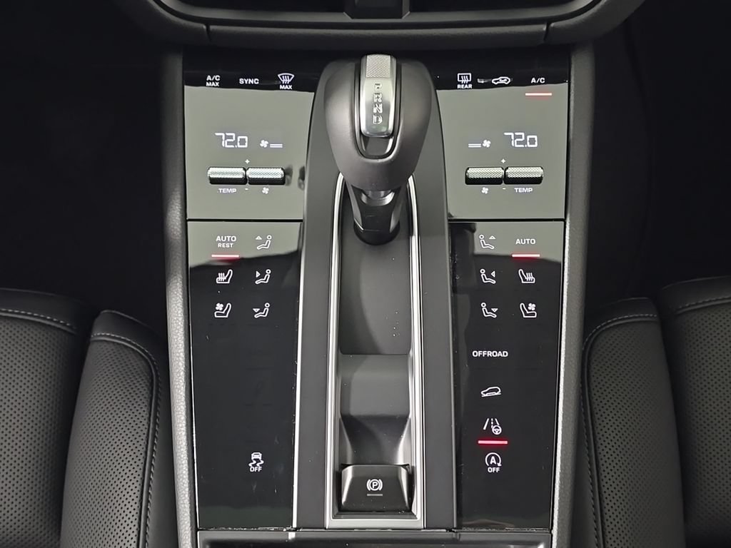Certified 2026 Porsche Macan AWD/4WD image 23