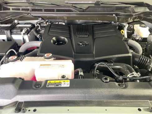 Used 2025 Toyota Tundra Limited AWD/4WD image 11