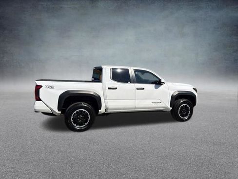 Used 2024 Toyota Tacoma TRD Off-Road AWD/4WD image 4