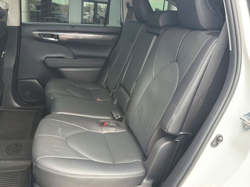 Certified 2024 Toyota Highlander Limited AWD/4WD image 13