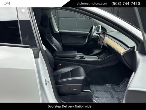 Used 2022 Tesla Model Y Performance image 19