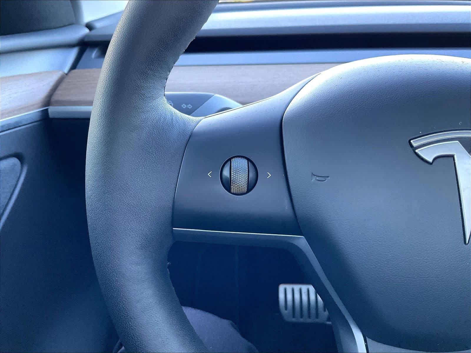 Used 2024 Tesla Model Y Performance AWD/4WD image 21