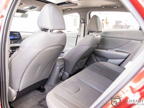 Used 2024 Hyundai Elantra SEL w/ Convenience Package FWD image 31