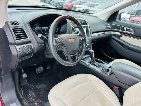 Used 2017 Ford Explorer Platinum image 17