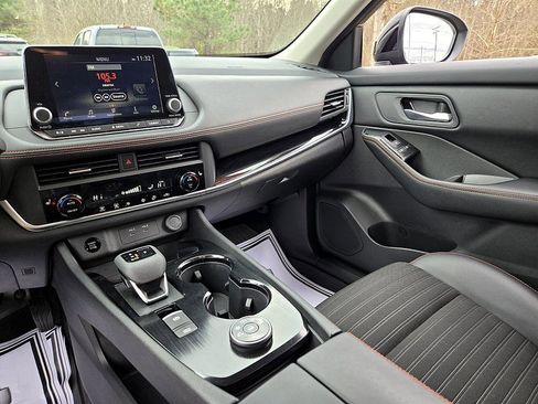 Certified 2025 Nissan Rogue SV image 14