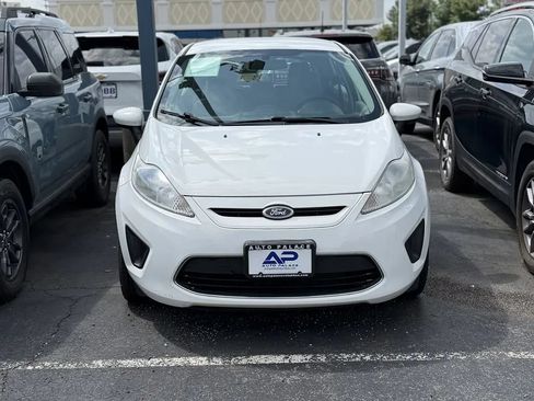 Used 2012 Ford Fiesta SE FWD image 2