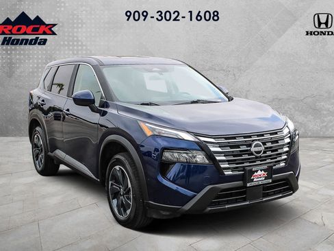 Used 2025 Nissan Rogue SV AWD/4WD image 3