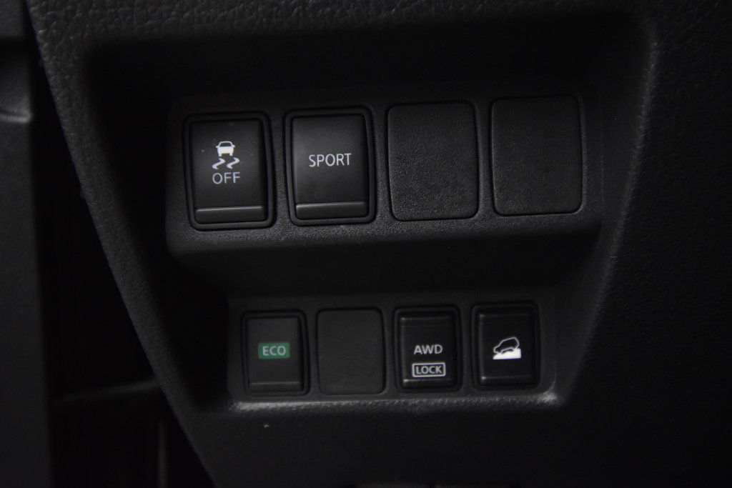Used 2015 Nissan Rogue SV AWD/4WD image 32