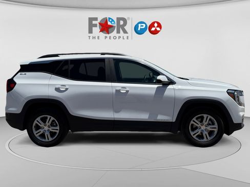 Used 2024 GMC Terrain SLE w/ Driver Convenience Package FWD image 6