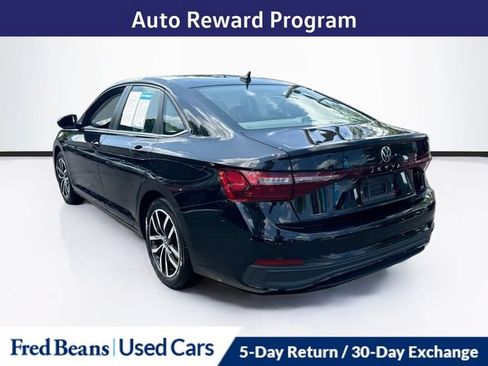 Used 2025 Volkswagen Jetta SE FWD image 6