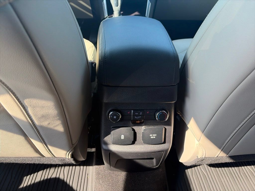 Used 2018 Ford Explorer Limited w/ Equipment Group 301A FWD image 12