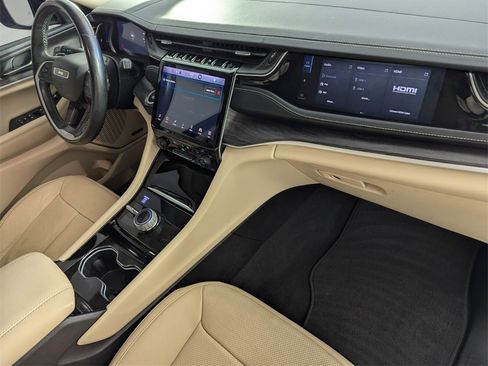 Certified 2022 Jeep Grand Cherokee L Limited w/ Luxury Tech Group II image 37