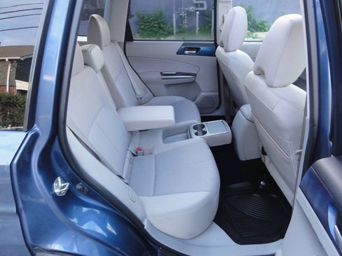 Used 2013 Subaru Forester 2.5X Premium w/ All-Weather Plus Pkg AWD/4WD image 33